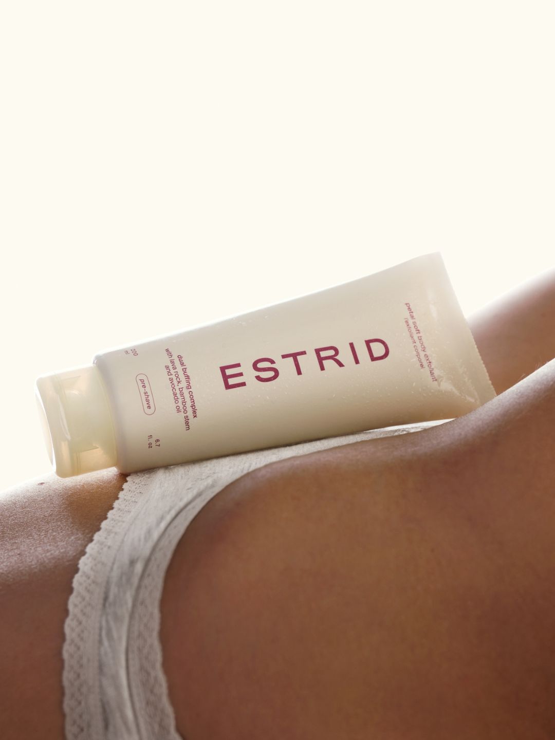 estrid-body-care-the-body-exfoliant-k-rperpeeling-petal-soft image 5
