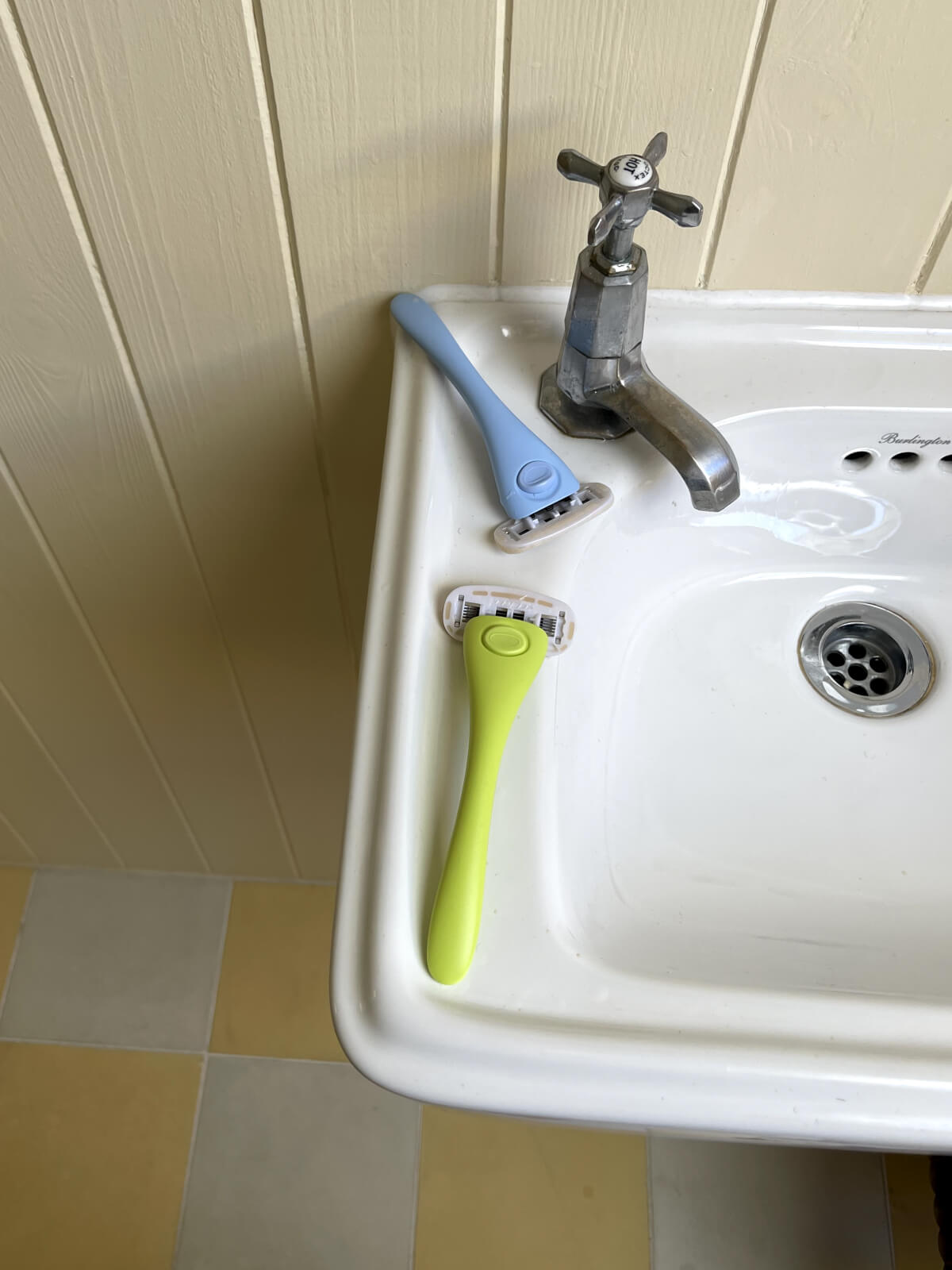 estrid-shaving-the-body-razor-starter-kit-damenrasierer-cactus-5-klingen image 4